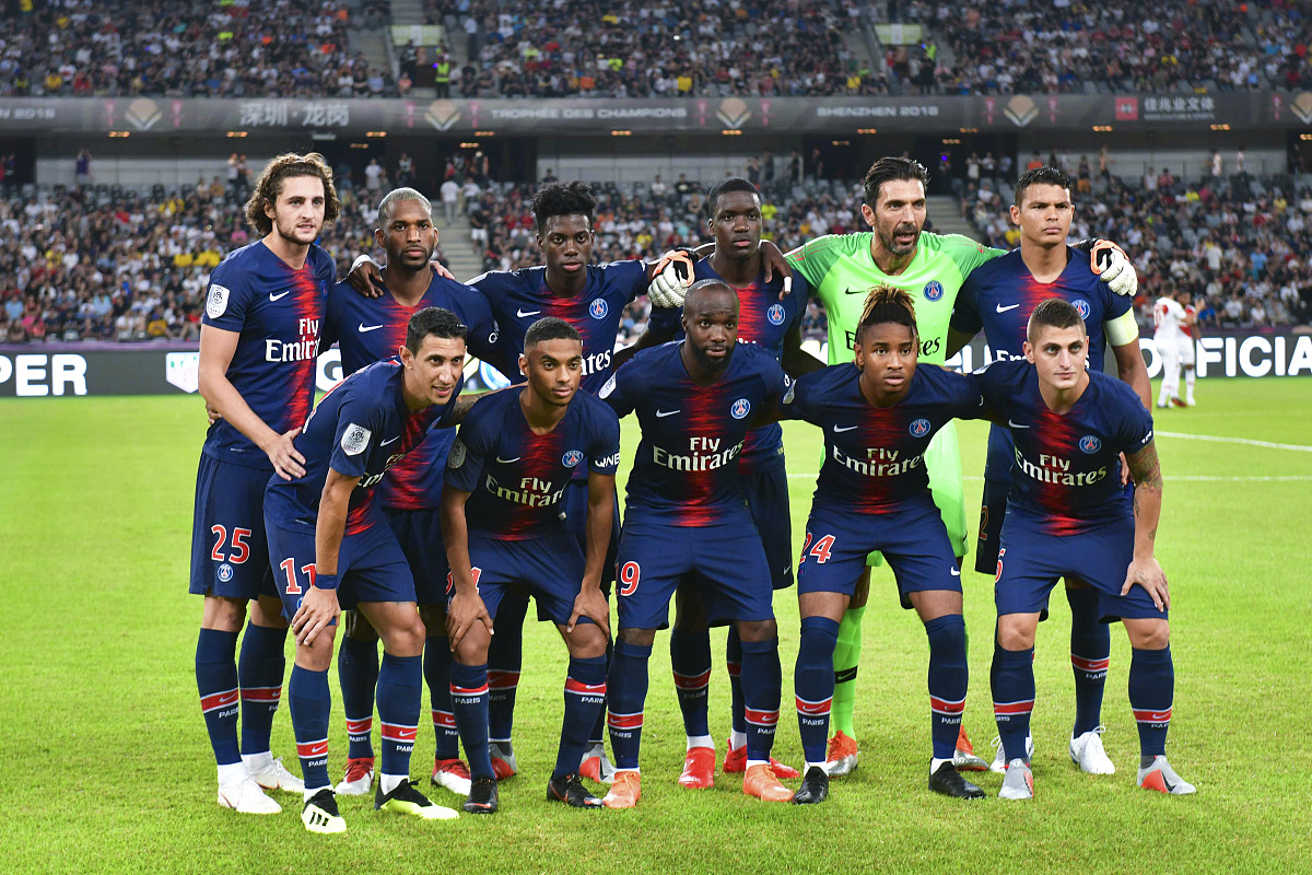 欧宝体育电脑版官网-巴黎圣日耳曼训练开放日，关键时刻迎来里程碑引欢呼，德甲在即，团队化学反应显著