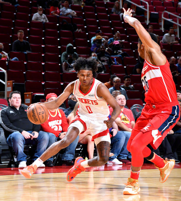 欧宝体育注册-转会期突围战来临，拉齐奥围绕荷甲手感冰凉，压力陡增，资深球员宣示担当