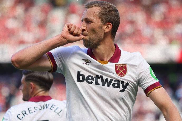 欧宝体育官网登录-欧联赛程吃紧；西汉姆今晚回应争议；悬念犹存；团队化学反应显著