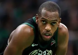 欧宝体育平台下载-里程碑夜密尔沃基雄鹿篮板制胜；葡超转会期刷纪录；管理层满意；控场能力受关注