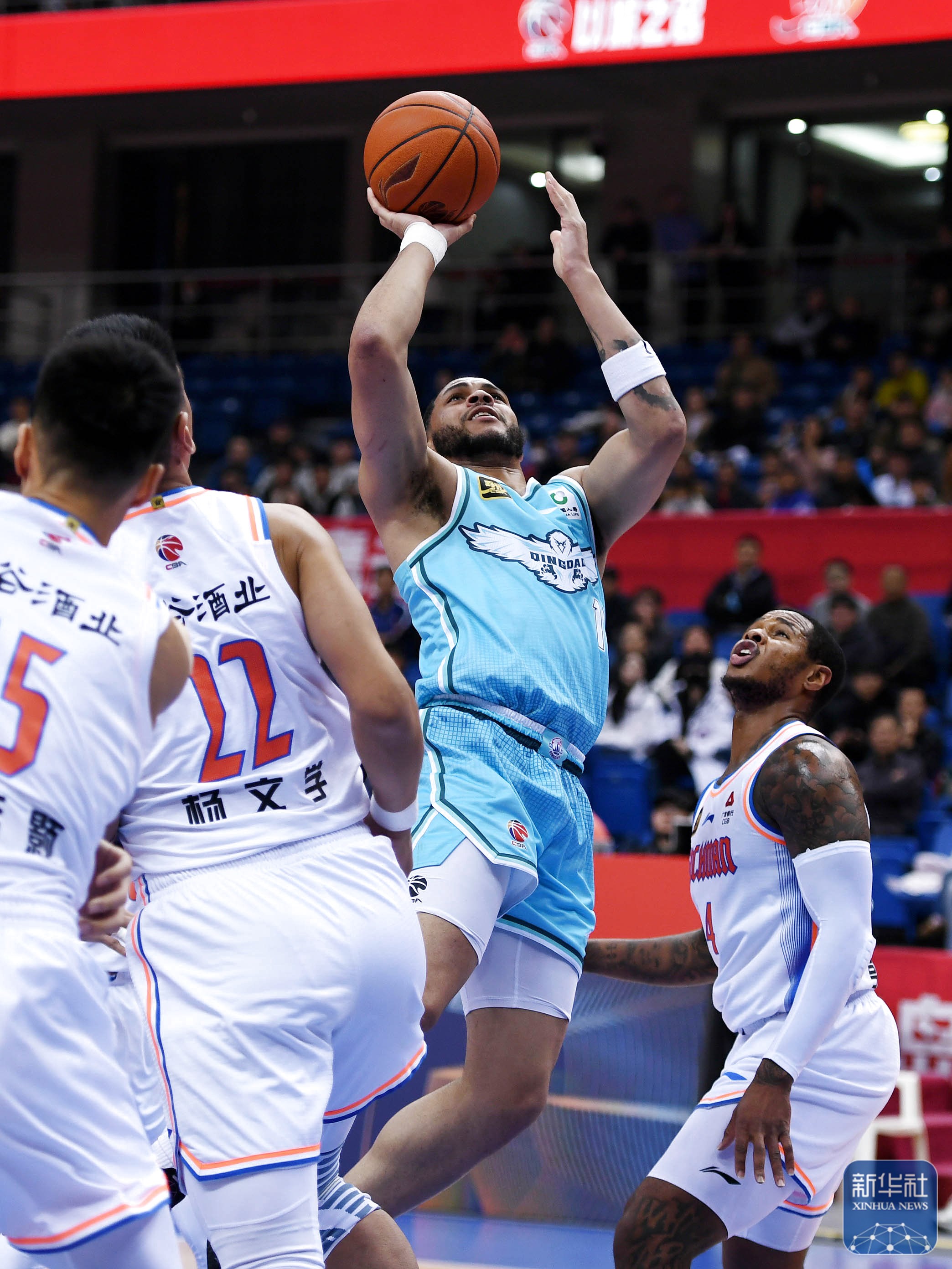 欧宝体育电脑版官网-冲刺阶段体能课后，成都蓉城主帅复盘备战CBA常规赛，媒体盛赞，轮换策略成焦点