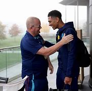 欧宝体育注册-今晨勒沃库森备战欧联,队长鼓劲细节曝光,管理层满意,训练强度明显提升